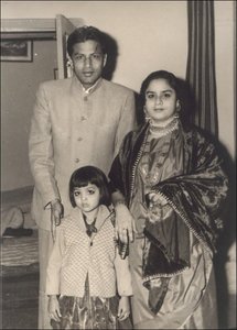 shah rukh father mother sister.jpg